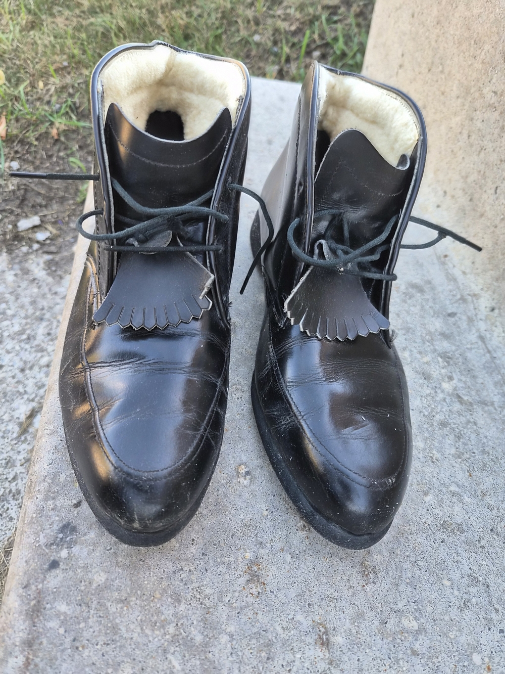 Men's Black Leather Lace-Up Fur Lined Vintage Boots with Fringe Tongue